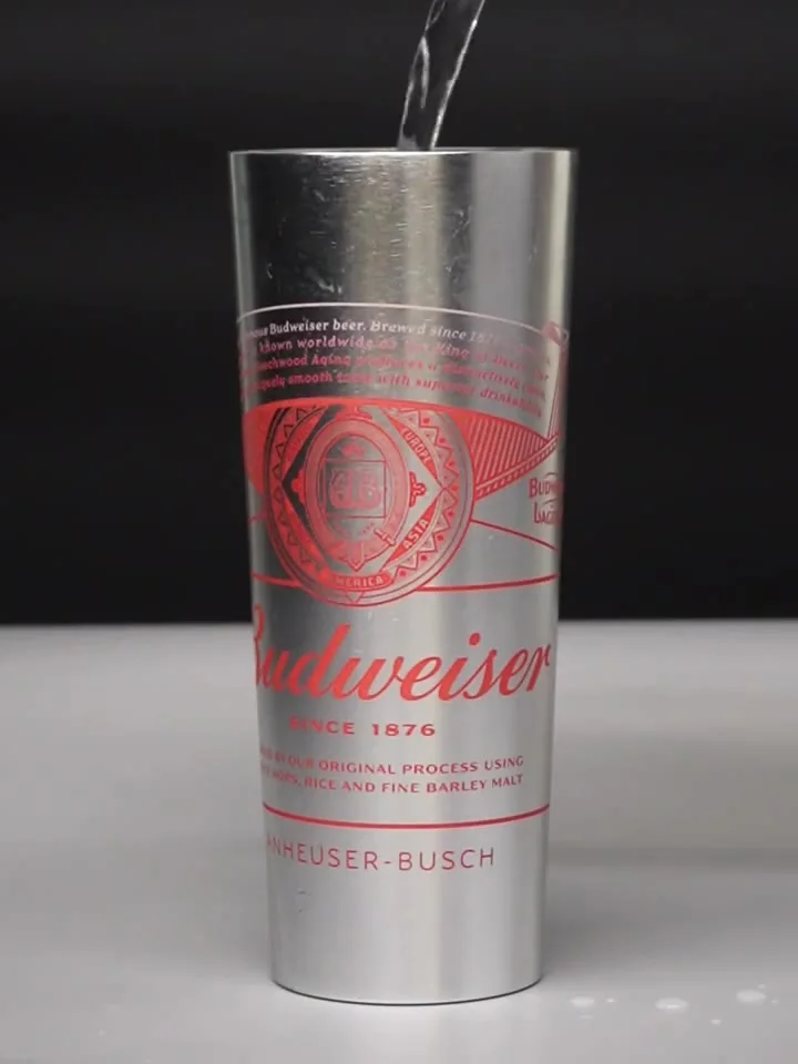 Custom logo cup pour test video cover